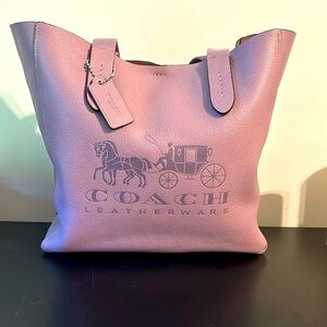 Coach Tote with horse and carriage
